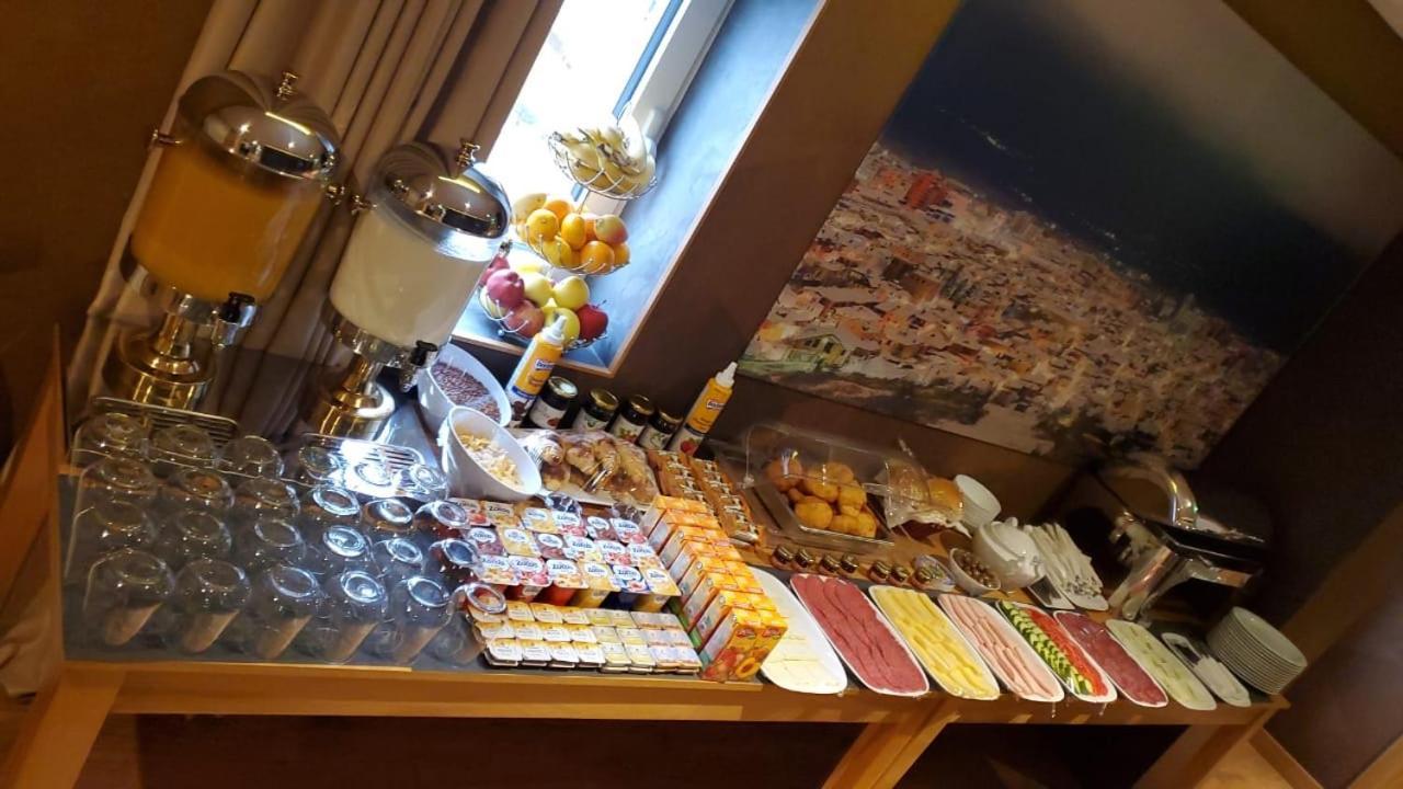 Richmond Hotel Korcza Zewnętrze zdjęcie