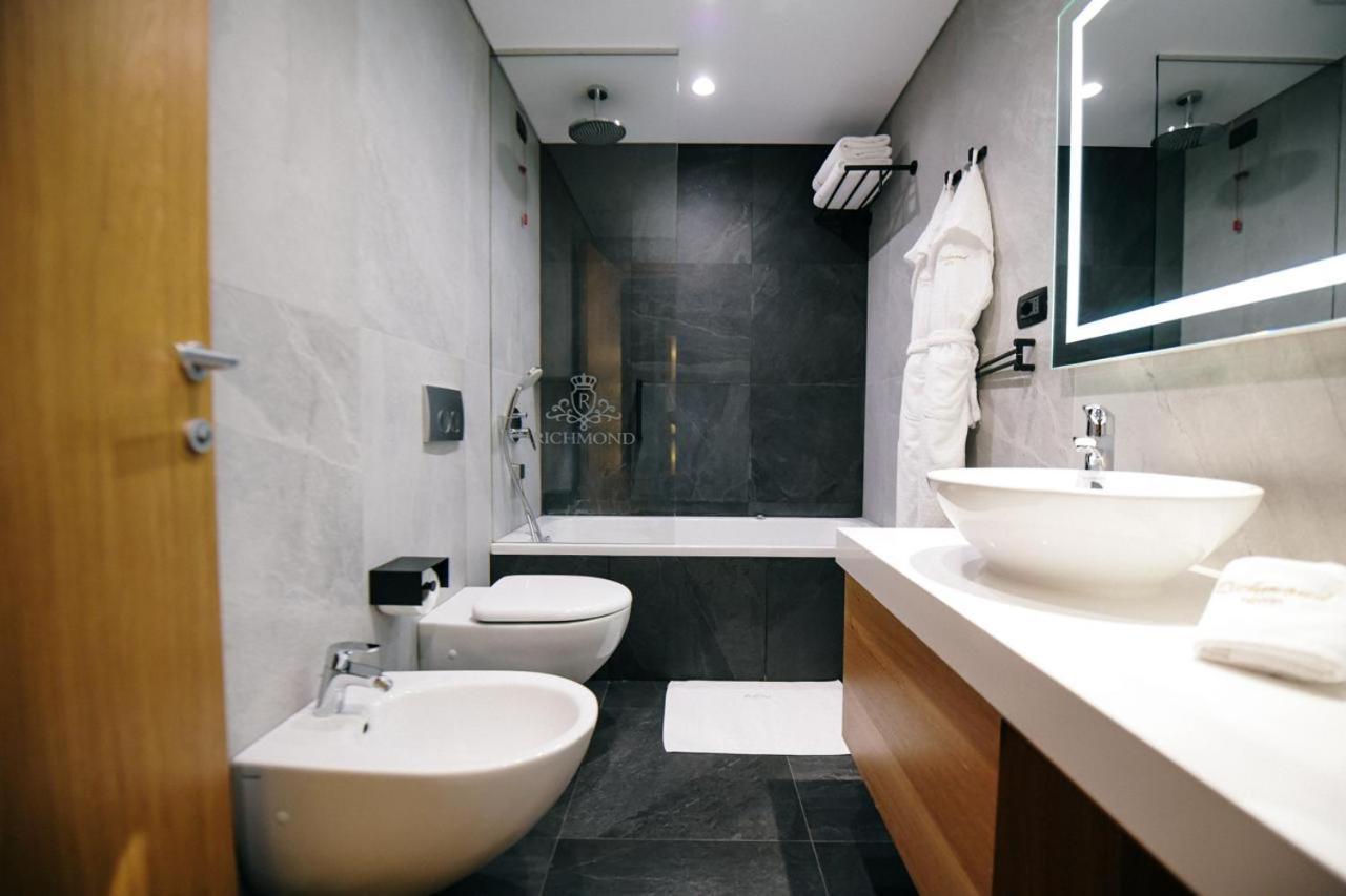 Richmond Hotel Korcza Zewnętrze zdjęcie