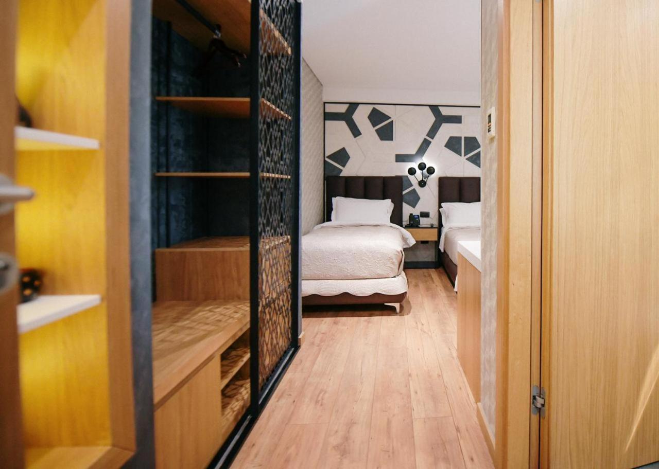 Richmond Hotel Korcza Zewnętrze zdjęcie