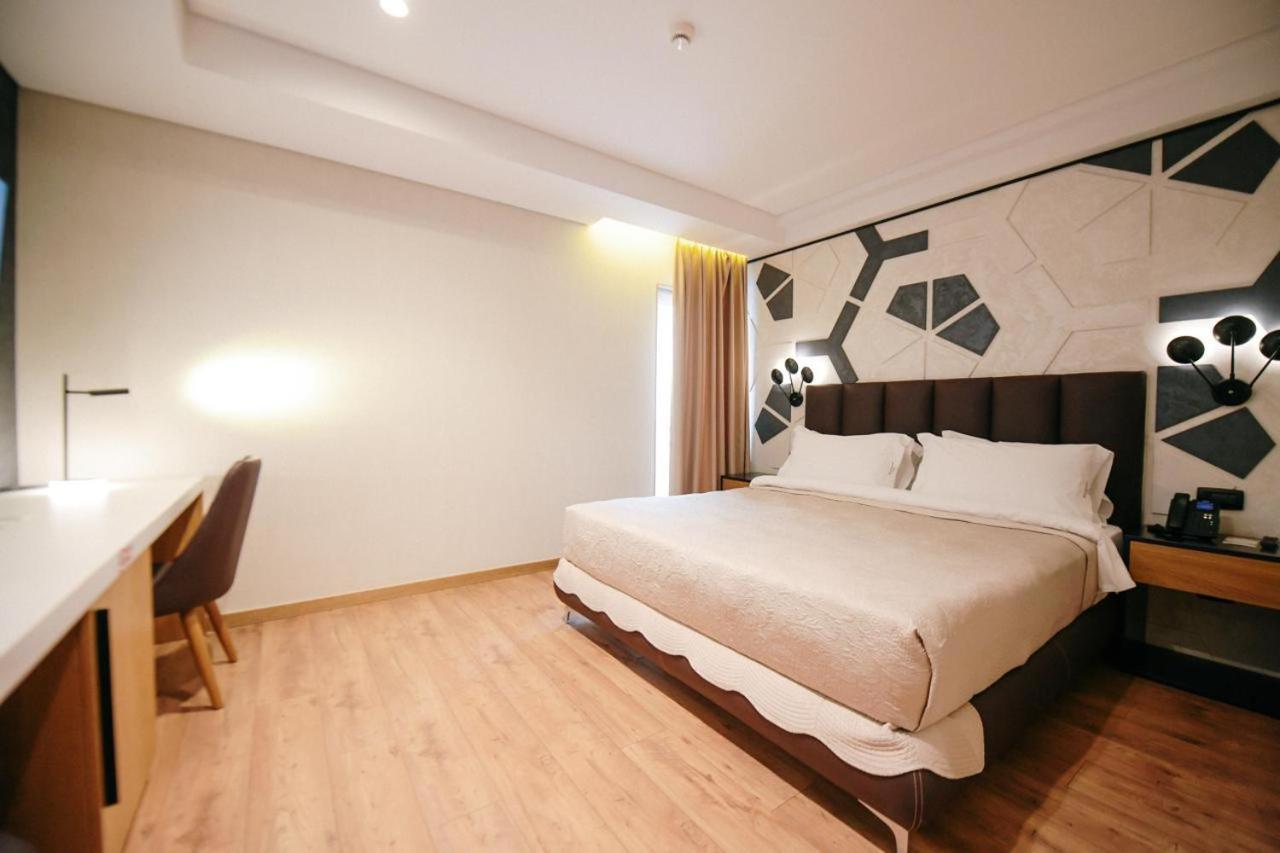 Richmond Hotel Korcza Zewnętrze zdjęcie