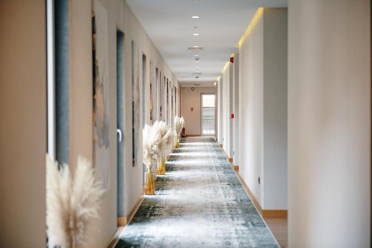 Richmond Hotel Korcza Zewnętrze zdjęcie
