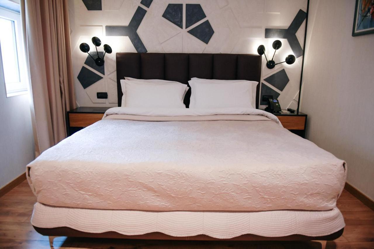 Richmond Hotel Korcza Zewnętrze zdjęcie