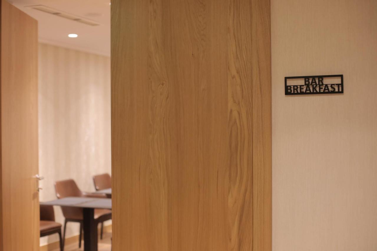 Richmond Hotel Korcza Zewnętrze zdjęcie