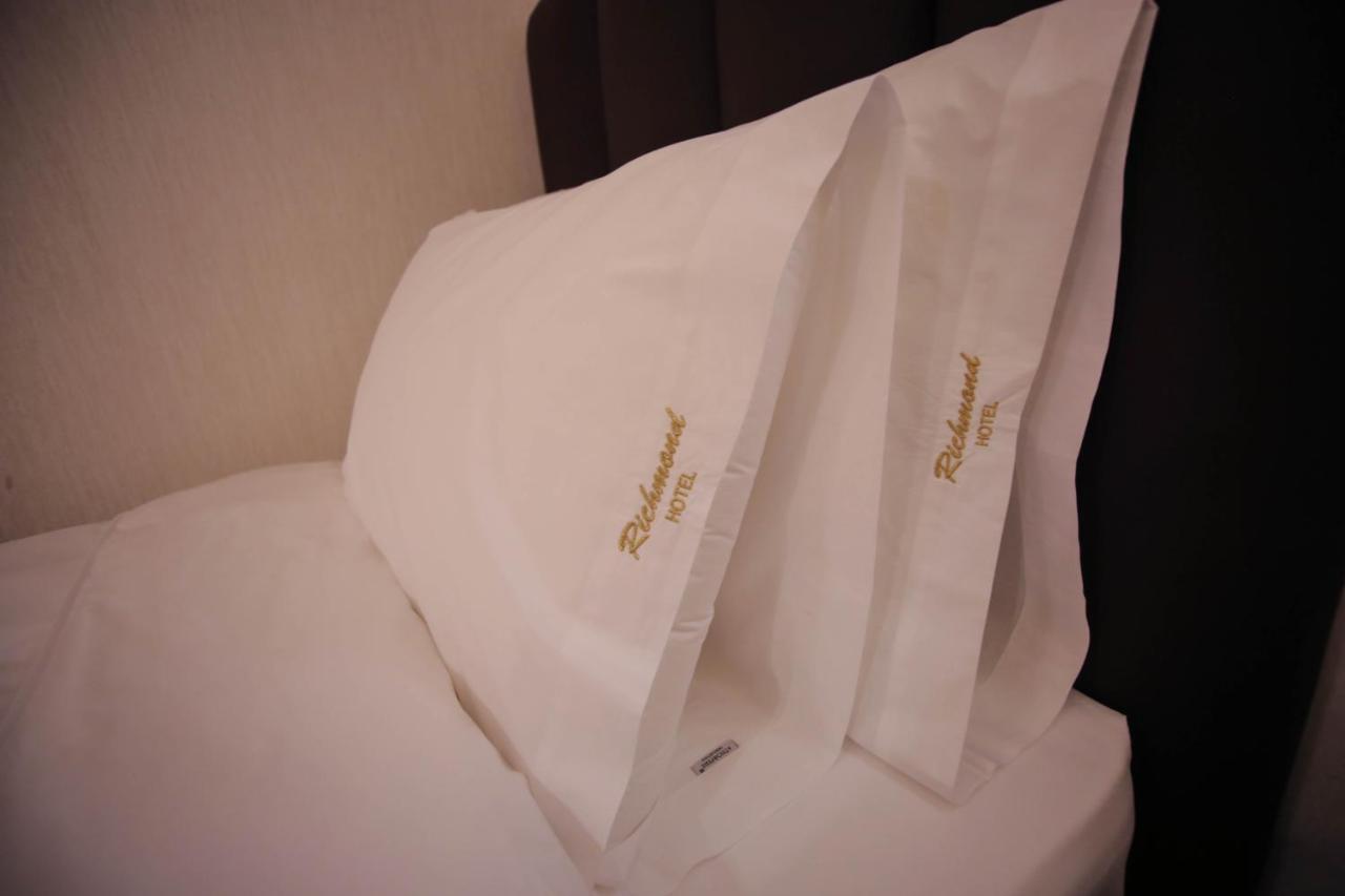 Richmond Hotel Korcza Zewnętrze zdjęcie