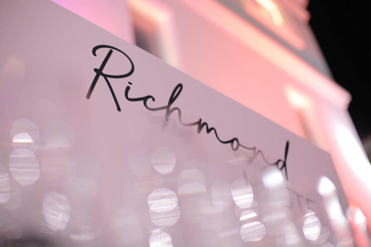 Richmond Hotel Korcza Zewnętrze zdjęcie