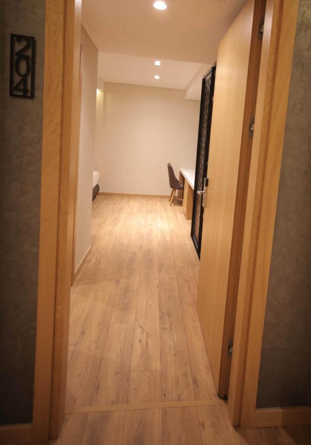 Richmond Hotel Korcza Zewnętrze zdjęcie