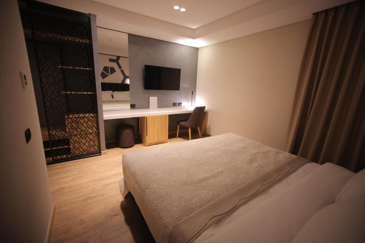 Richmond Hotel Korcza Zewnętrze zdjęcie