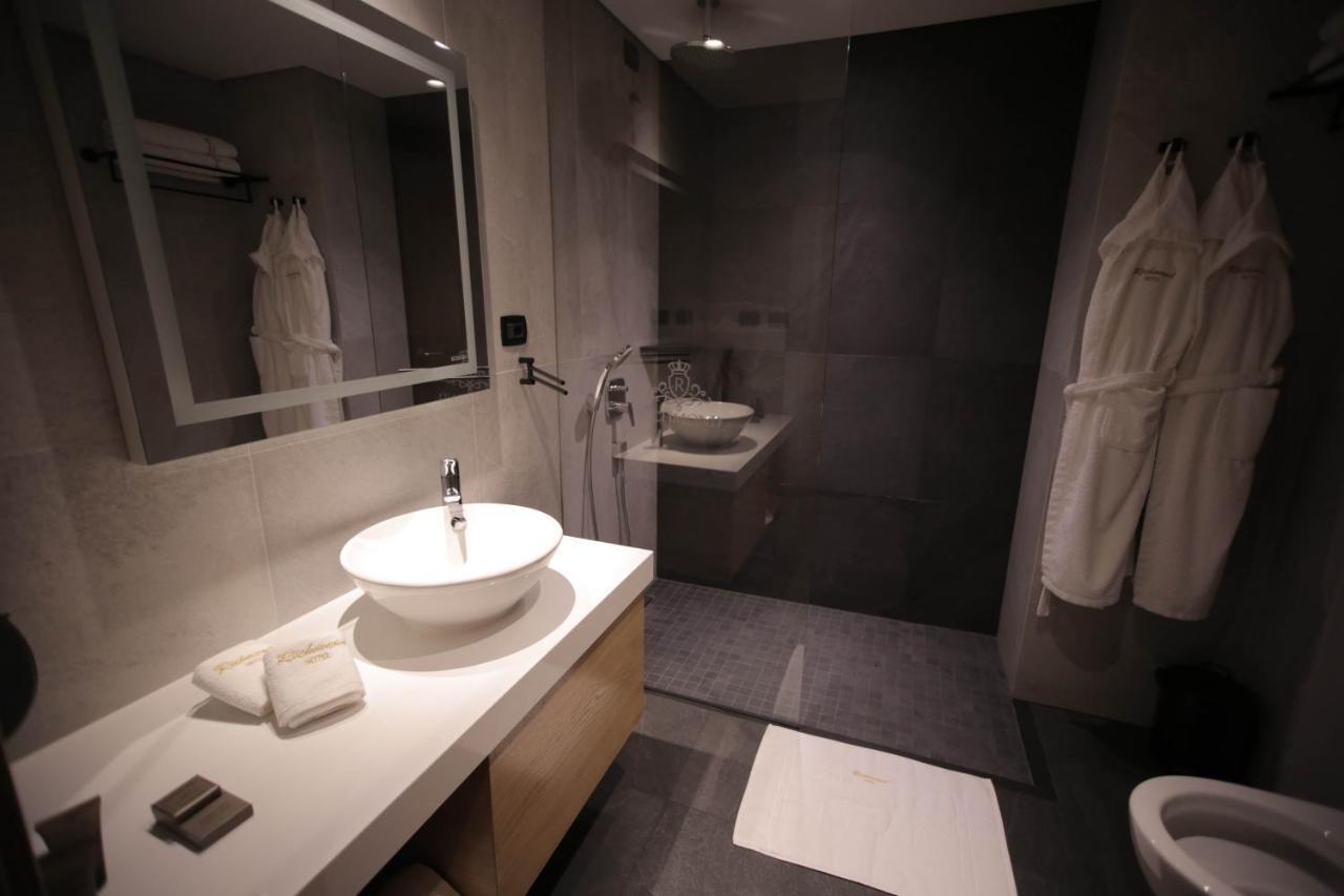 Richmond Hotel Korcza Zewnętrze zdjęcie