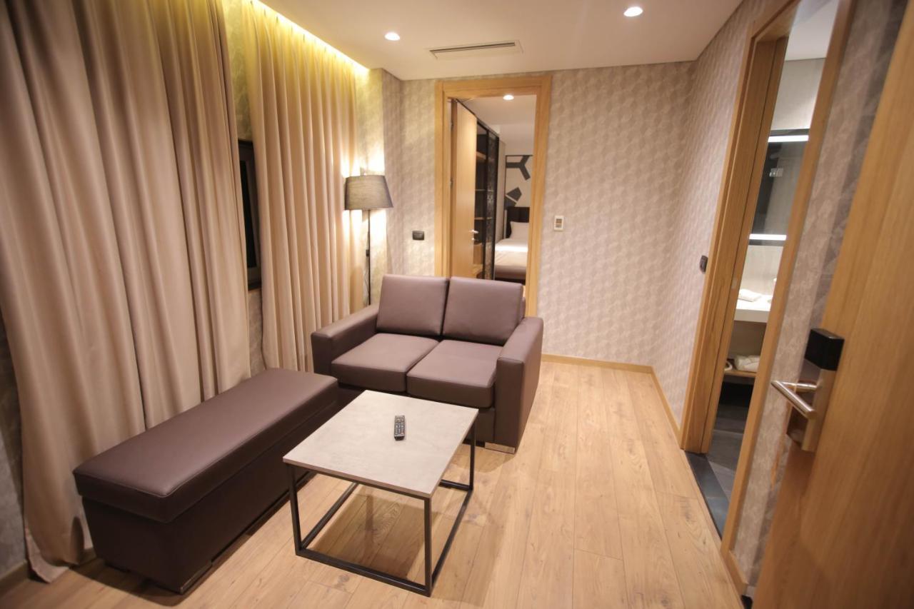 Richmond Hotel Korcza Zewnętrze zdjęcie