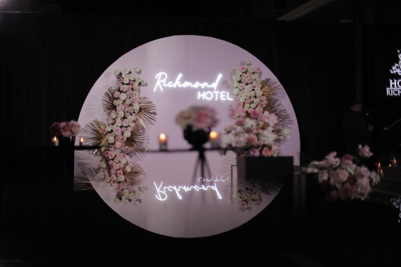 Richmond Hotel Korcza Zewnętrze zdjęcie