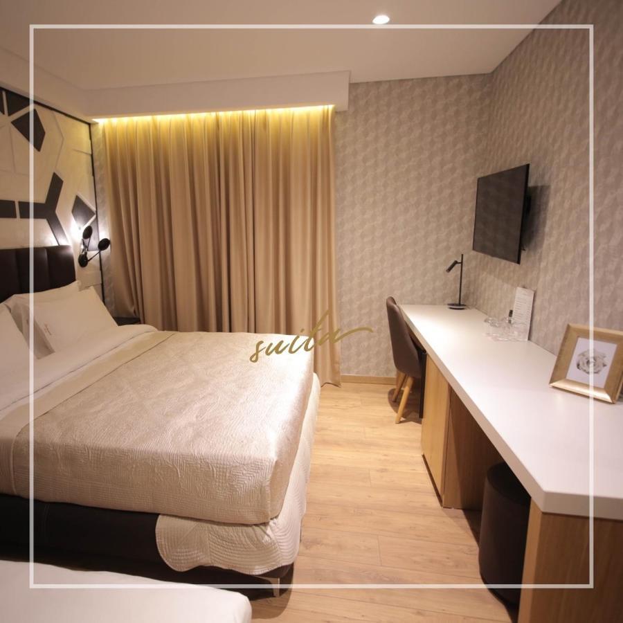 Richmond Hotel Korcza Zewnętrze zdjęcie