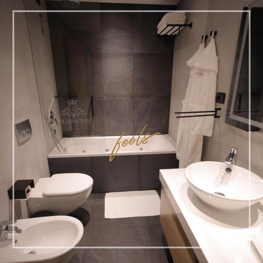 Richmond Hotel Korcza Zewnętrze zdjęcie
